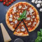 Pizza Bolognese