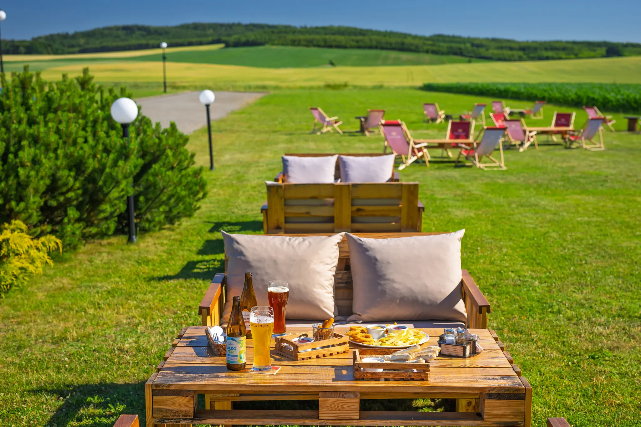 Weekend w stylu slow – dlaczego coraz więcej osób wybiera kameralne hotele i restauracje poza miastem