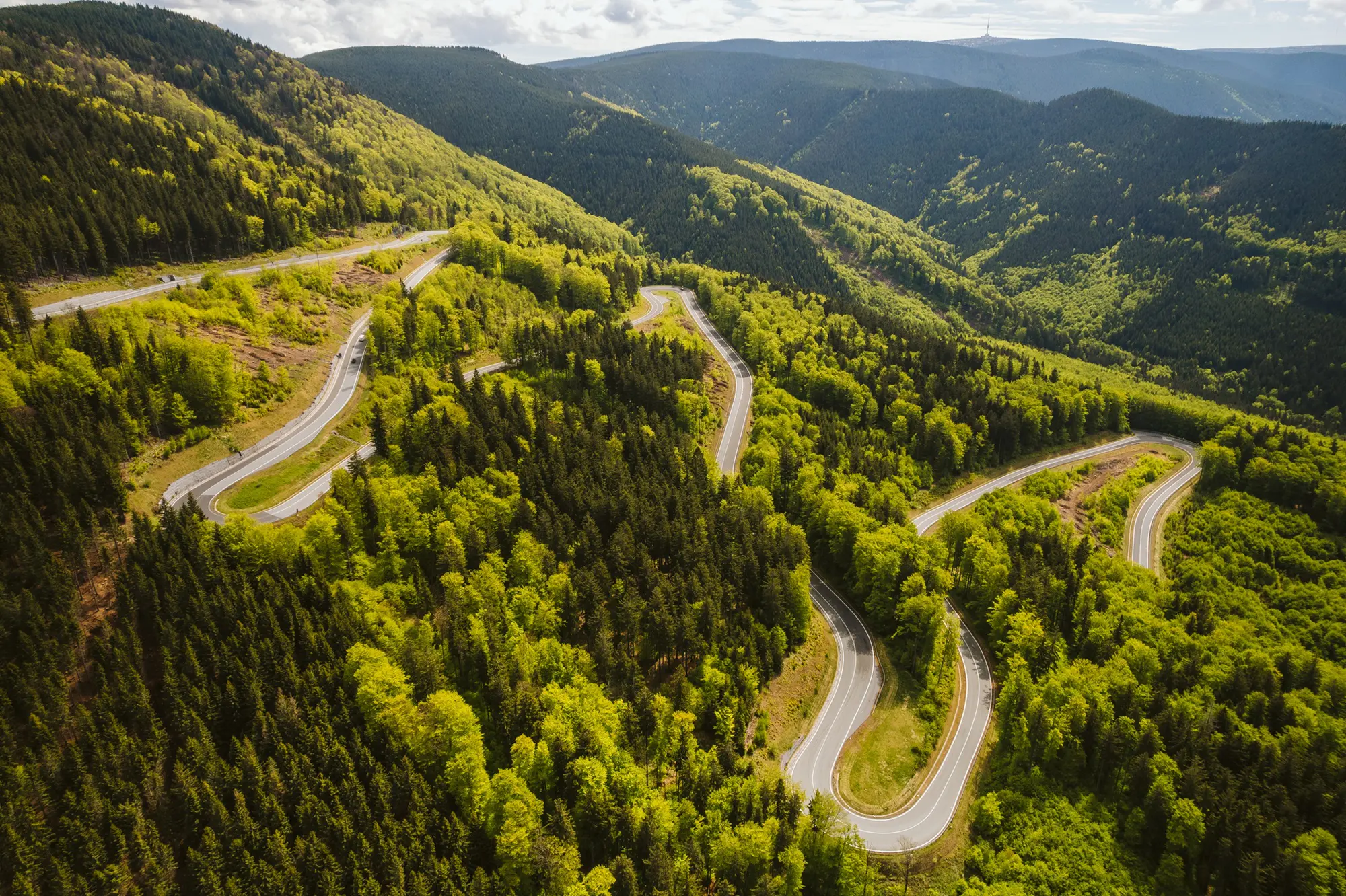 SLOW TRAVEL W POLSCE DLACZEGO CORAZ WIĘCEJ OSÓB WYBIERA SPOKOJNY WYPOCZYNEK W HOTELU Z NATURĄ
