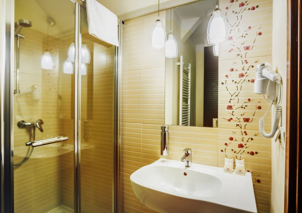 Pokój z dwoma pojedynczymi łóżkami