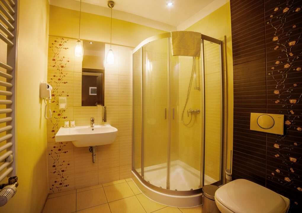 Pokój dwuosobowy z łóżkiem małżeńskim