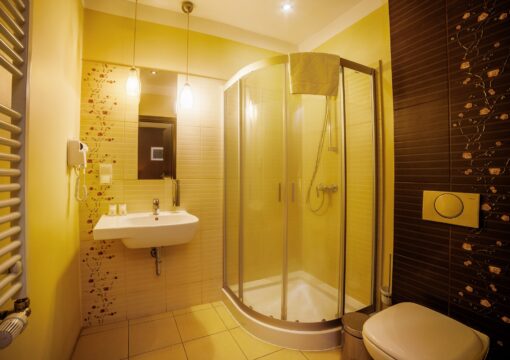 Pokój z łóżkiem małżeńskim i pojedynczym