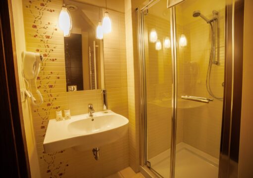 Pokój Deluxe z łóżkiem małżeńskim i pojedynczym