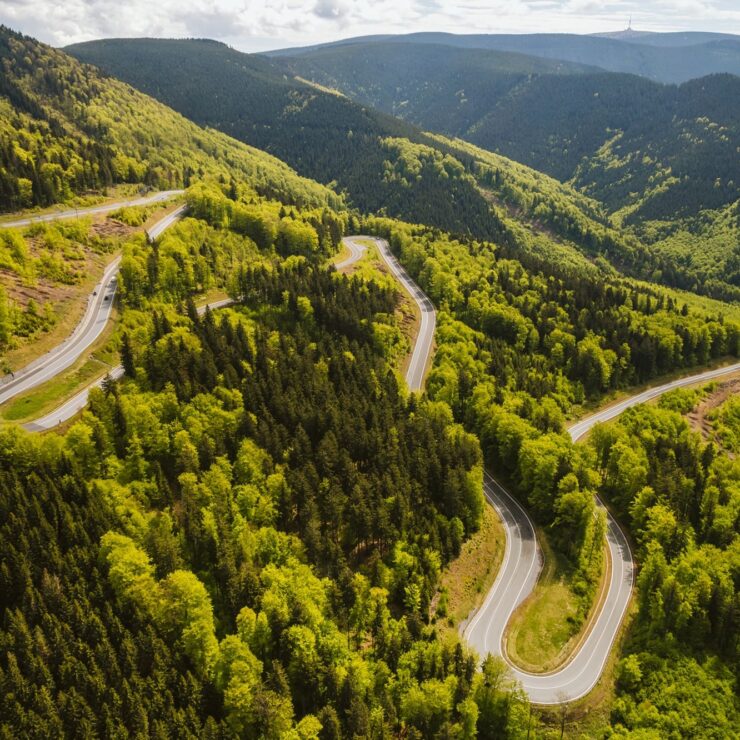 SLOW TRAVEL W POLSCE DLACZEGO CORAZ WIĘCEJ OSÓB WYBIERA SPOKOJNY WYPOCZYNEK W HOTELU Z NATURĄ