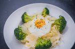 Brokułowe Tagliatelle z jajkiem sadzonym 